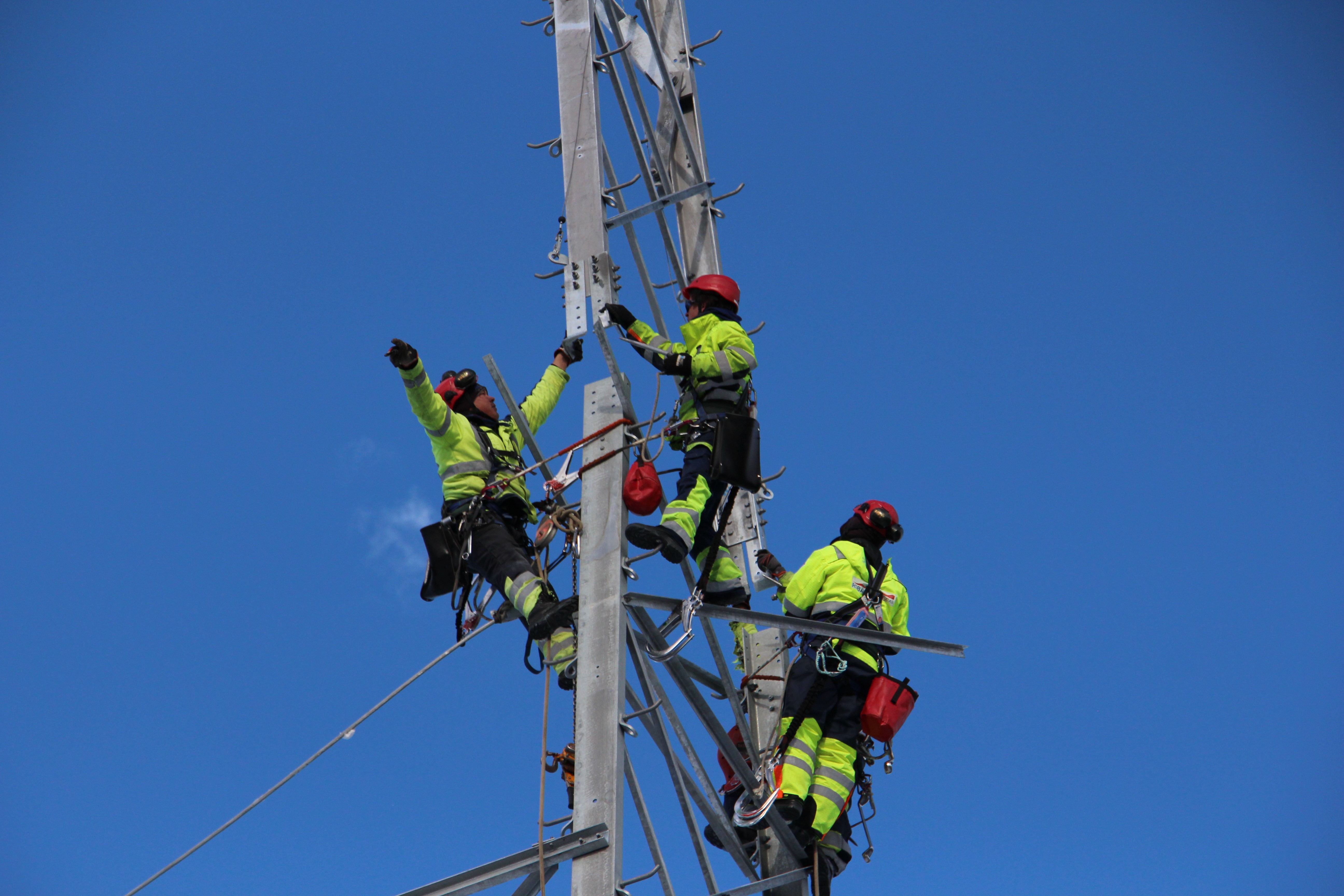 første mast - foto statnett..jpg