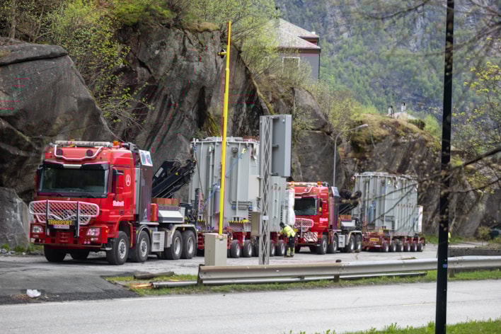 Bilde av to transporter